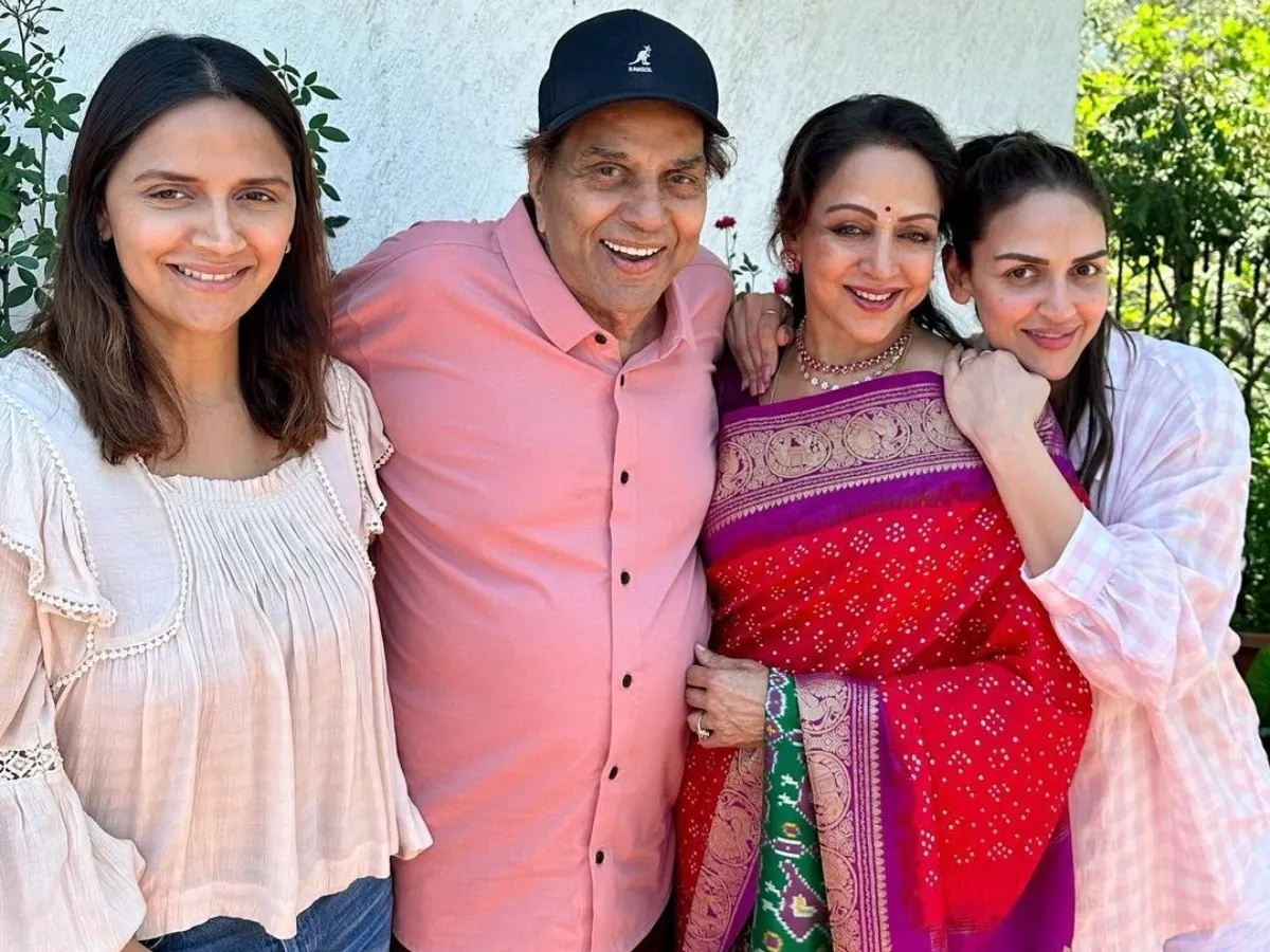 dharmendra hema malini esha deol ahana deol 1