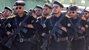 Iranian armed forces on high alert: ইরানি সেনাবাহিনীতে হাই এলার্ট 30 iran soldiers military parade tehran 18 apr 2025 afp.jpg