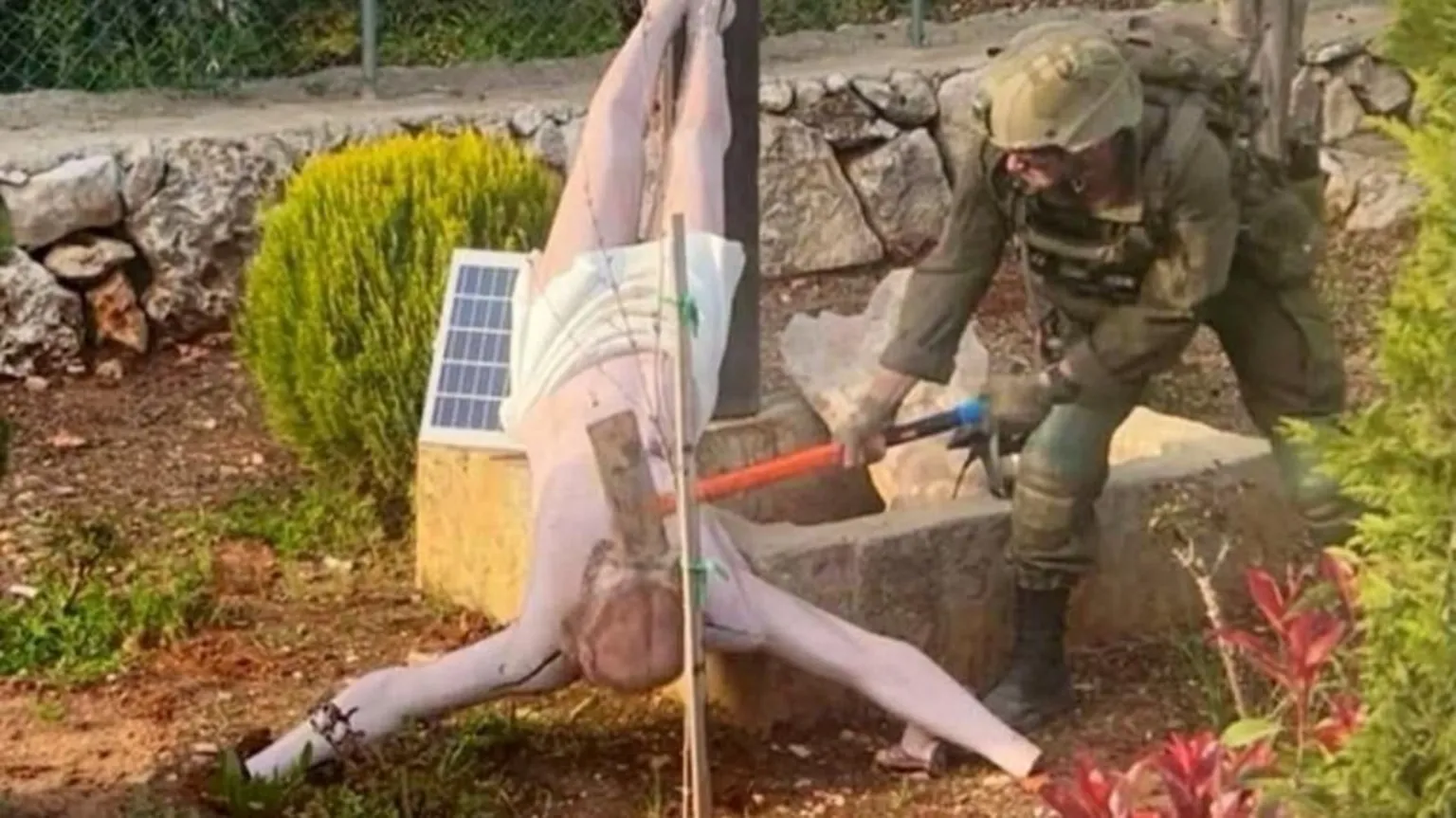 Jesus statue desecration Lebanon: লেবাননে যিশুর মূর্তি ভাঙচুর ইসরাইলি সেনার, বিশ্বজুড়ে নিন্দার ঝড় 1 Jesus statue desecration Lebanon: লেবাননে যিশুর মূর্তি ভাঙচুর ইসরাইলি সেনার, বিশ্বজুড়ে নিন্দার ঝড়