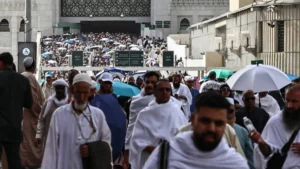 Hajj 2026: 'লাব্বাইক' ধ্বনিতে প্রকম্পিত মিনা: ১৫ লক্ষাধিক হজযাত্রীর পদচারণায় শুরু হজের মূল আনুষ্ঠানিকতা 27 1200 675 26772331 1054 26772331 1779709541498