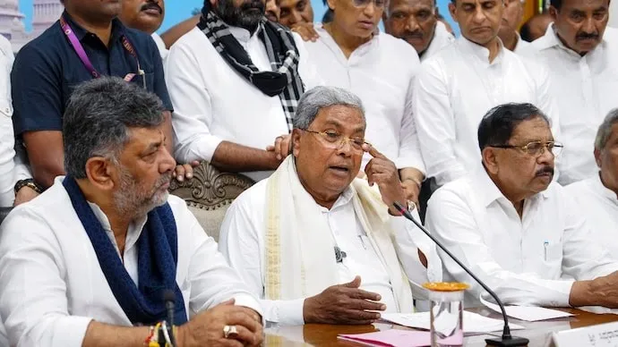 siddaramaiah and dk shivakumar at a press briefing on thursday 284653184